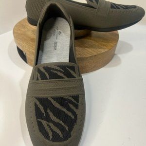 CLARKS CLOUDSTEPPER COLLECTION CARLY SLIP ON WOMENS FLATS SIZE 11 W